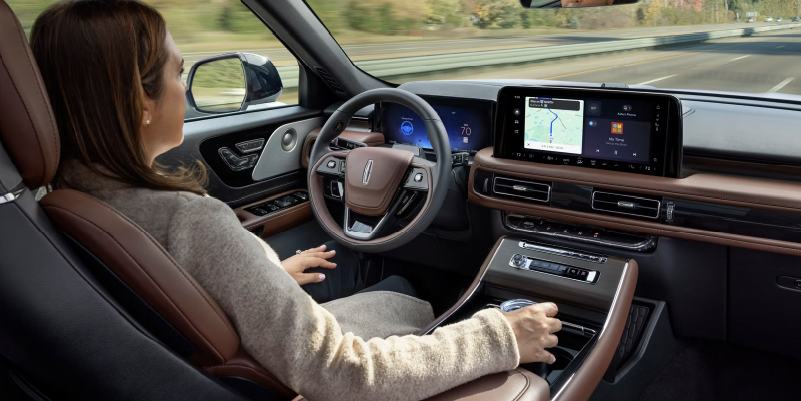 Lincoln Aviator interior